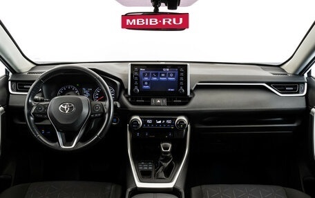 Toyota RAV4, 2019 год, 3 199 000 рублей, 12 фотография