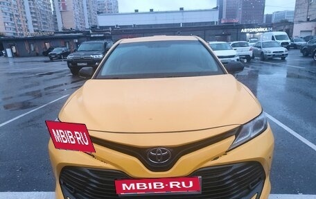 Toyota Camry, 2019 год, 1 650 000 рублей, 3 фотография
