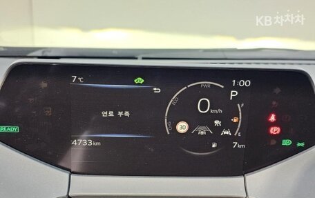 Toyota Prius IV XW50, 2024 год, 3 200 000 рублей, 6 фотография