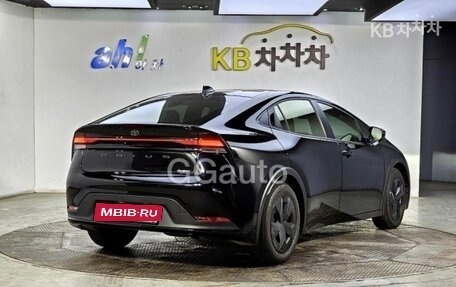 Toyota Prius IV XW50, 2024 год, 3 200 000 рублей, 4 фотография