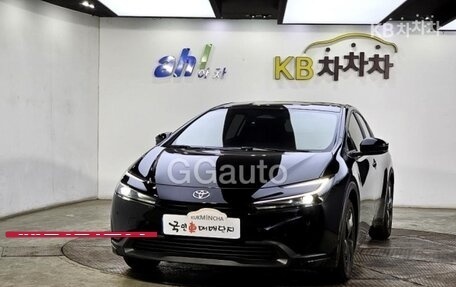 Toyota Prius IV XW50, 2024 год, 3 200 000 рублей, 2 фотография