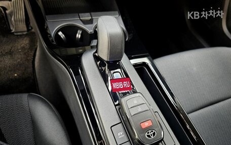 Toyota Prius IV XW50, 2024 год, 3 200 000 рублей, 14 фотография