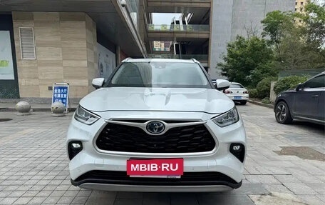 Toyota Highlander, 2023 год, 3 125 000 рублей, 3 фотография