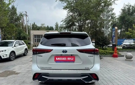 Toyota Highlander, 2023 год, 3 125 000 рублей, 4 фотография