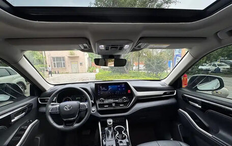 Toyota Highlander, 2023 год, 3 125 000 рублей, 9 фотография
