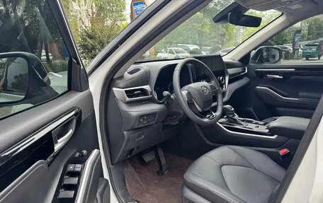 Toyota Highlander, 2023 год, 3 125 000 рублей, 8 фотография
