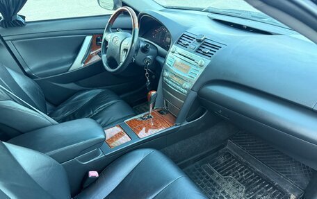 Toyota Camry, 2008 год, 700 000 рублей, 2 фотография