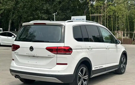 Volkswagen Touran III, 2022 год, 1 700 777 рублей, 5 фотография