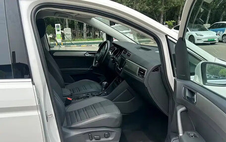 Volkswagen Touran III, 2022 год, 1 700 777 рублей, 7 фотография