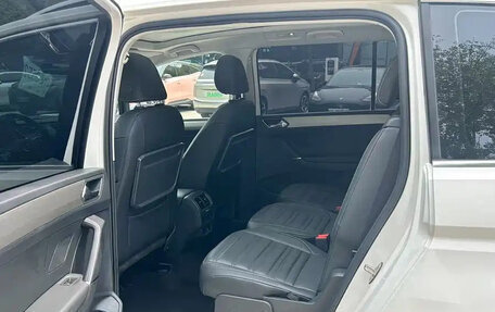 Volkswagen Touran III, 2022 год, 1 700 777 рублей, 10 фотография