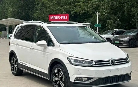 Volkswagen Touran III, 2022 год, 1 700 777 рублей, 2 фотография