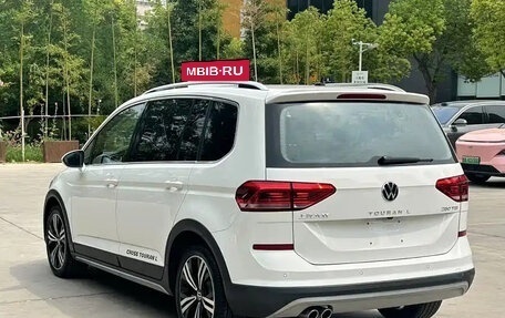 Volkswagen Touran III, 2022 год, 1 700 777 рублей, 4 фотография