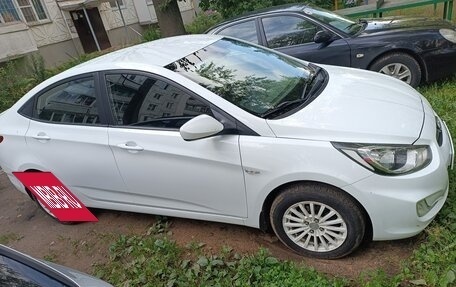 Hyundai Solaris II рестайлинг, 2011 год, 670 000 рублей, 3 фотография
