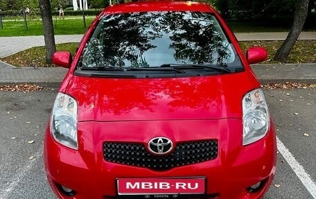 Toyota Yaris III рестайлинг, 2007 год, 800 000 рублей, 1 фотография