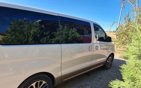 Hyundai Grand Starex Grand Starex I рестайлинг 2, 2018 год, 3 900 000 рублей, 11 фотография