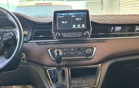Hyundai Grand Starex Grand Starex I рестайлинг 2, 2018 год, 3 900 000 рублей, 13 фотография