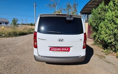 Hyundai Grand Starex Grand Starex I рестайлинг 2, 2018 год, 3 900 000 рублей, 2 фотография