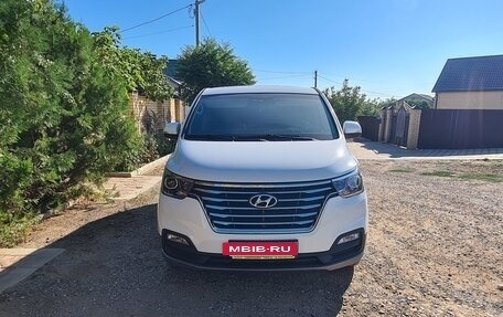 Hyundai Grand Starex Grand Starex I рестайлинг 2, 2018 год, 3 900 000 рублей, 12 фотография