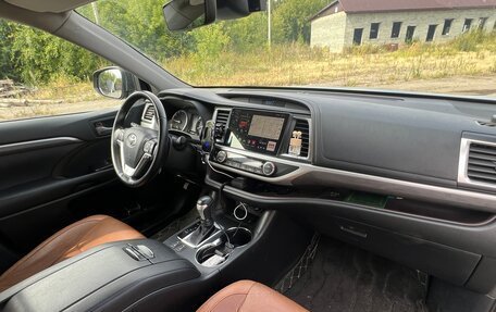 Toyota Highlander III, 2020 год, 4 200 000 рублей, 3 фотография