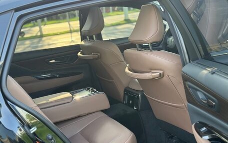 Toyota Crown, 2024 год, 5 600 000 рублей, 6 фотография