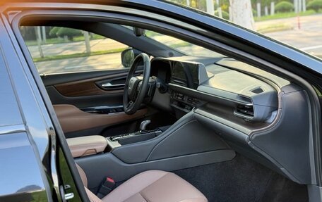 Toyota Crown, 2024 год, 5 600 000 рублей, 5 фотография