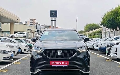 Toyota Crown, 2024 год, 4 800 000 рублей, 3 фотография