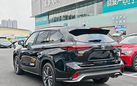 Toyota Crown, 2024 год, 4 800 000 рублей, 5 фотография
