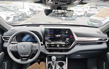 Toyota Crown, 2024 год, 4 800 000 рублей, 10 фотография
