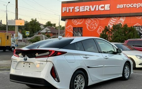 Toyota Prius IV XW50, 2019 год, 2 950 000 рублей, 8 фотография