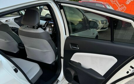 Toyota Prius IV XW50, 2019 год, 2 950 000 рублей, 9 фотография