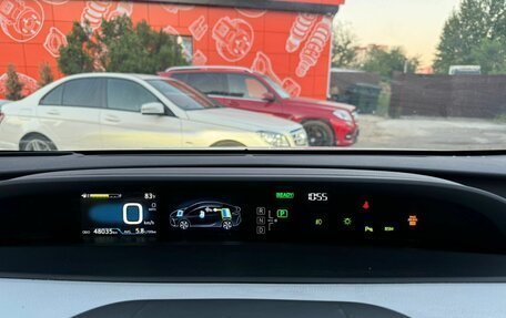 Toyota Prius IV XW50, 2019 год, 2 950 000 рублей, 3 фотография