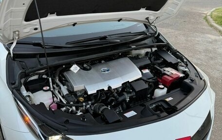 Toyota Prius IV XW50, 2019 год, 2 950 000 рублей, 2 фотография