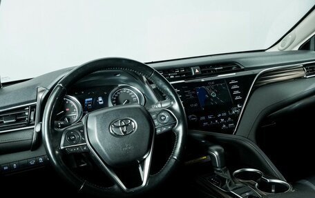 Toyota Camry, 2019 год, 2 745 600 рублей, 6 фотография