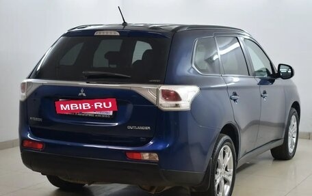 Mitsubishi Outlander III рестайлинг 3, 2013 год, 1 250 000 рублей, 4 фотография