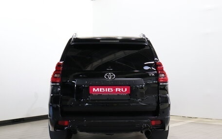 Toyota Land Cruiser Prado 150 рестайлинг 2, 2019 год, 3 800 000 рублей, 6 фотография