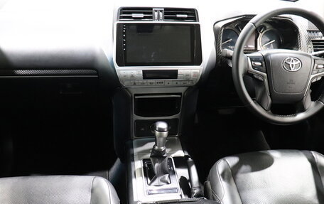 Toyota Land Cruiser Prado 150 рестайлинг 2, 2019 год, 3 800 000 рублей, 14 фотография