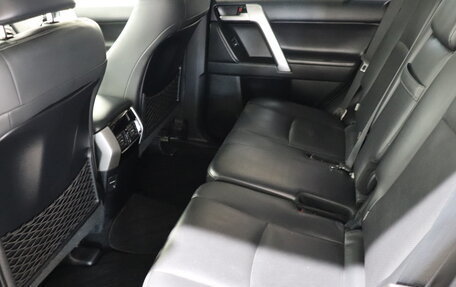 Toyota Land Cruiser Prado 150 рестайлинг 2, 2019 год, 3 800 000 рублей, 18 фотография