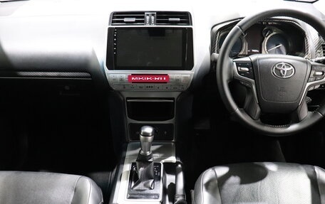 Toyota Land Cruiser Prado 150 рестайлинг 2, 2019 год, 3 800 000 рублей, 15 фотография