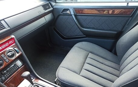 Mercedes-Benz E-Класс, 1993 год, 420 000 рублей, 16 фотография