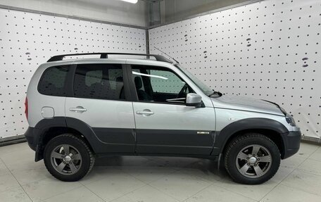 Chevrolet Niva I рестайлинг, 2017 год, 820 000 рублей, 2 фотография