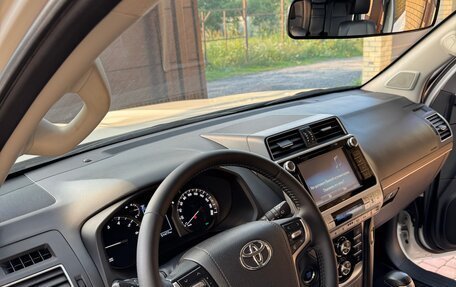 Toyota Land Cruiser Prado 150 рестайлинг 2, 2018 год, 6 099 999 рублей, 22 фотография