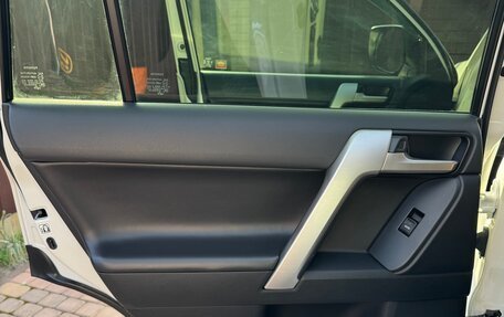 Toyota Land Cruiser Prado 150 рестайлинг 2, 2018 год, 6 099 999 рублей, 30 фотография