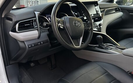 Toyota Camry, 2021 год, 3 200 000 рублей, 10 фотография