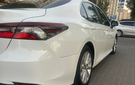 Toyota Camry, 2021 год, 3 200 000 рублей, 5 фотография
