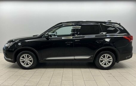Mitsubishi Outlander III рестайлинг 3, 2021 год, 1 885 000 рублей, 4 фотография