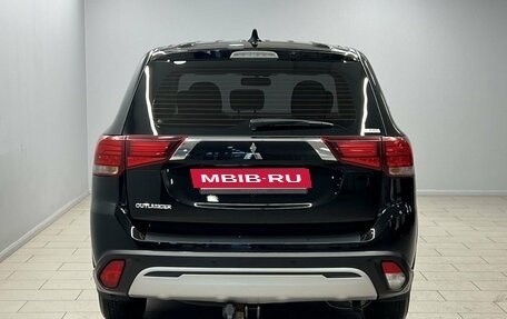 Mitsubishi Outlander III рестайлинг 3, 2021 год, 1 885 000 рублей, 6 фотография