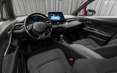 Toyota C-HR I рестайлинг, 2018 год, 1 990 000 рублей, 9 фотография