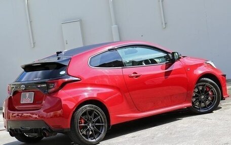 Toyota Yaris, 2021 год, 2 000 000 рублей, 4 фотография