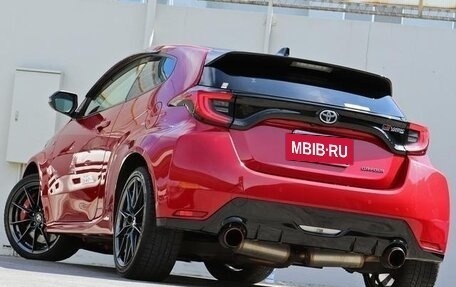 Toyota Yaris, 2021 год, 2 000 000 рублей, 2 фотография