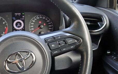 Toyota Yaris, 2021 год, 2 000 000 рублей, 16 фотография